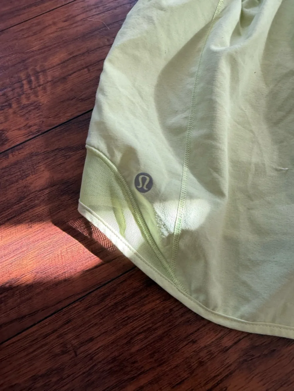 RARE lululemon athletica Hotty Hot 2.5 Low Rise Athletic Shorts Citra Lime | 6